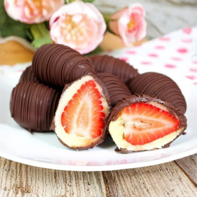 Bombom de Morango com Brigadeiro Branco