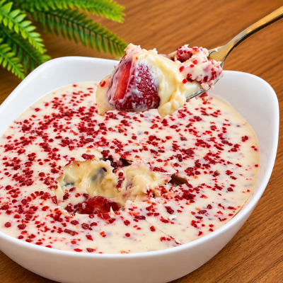 Sobremesa Tendência para o Natal Morango Cravejado na Travessa
